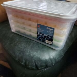 Ice Crisper - Includes 7 Ice Trays